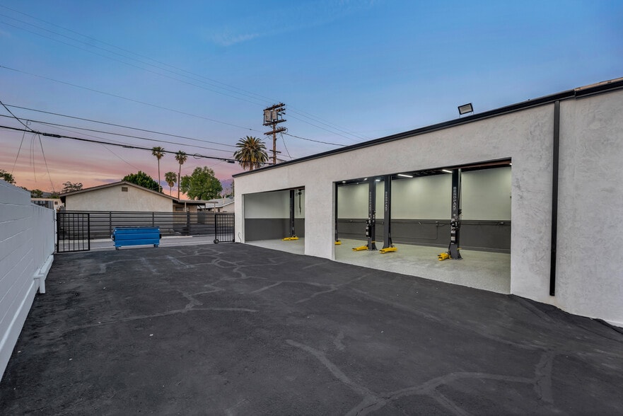 More Photos Of 17733 Chatsworth St, Granada Hills Auto Repair For Lease