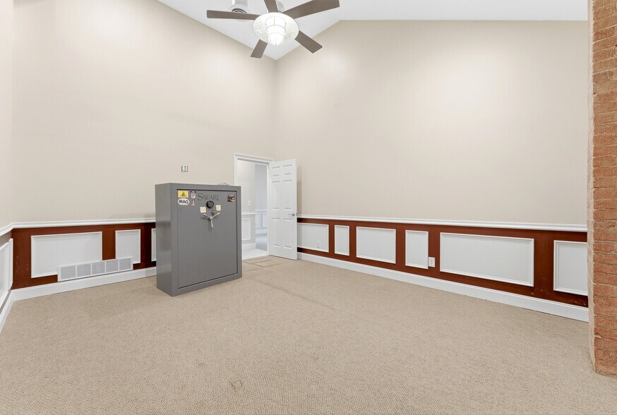 More Photos Of 351 Scotts Run Rd, Maidsville Office Residential For Lease