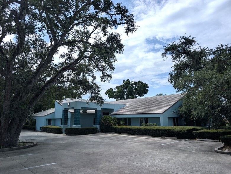 Primary Photo Of 1940 10th Ave, Vero Beach Office For Sale