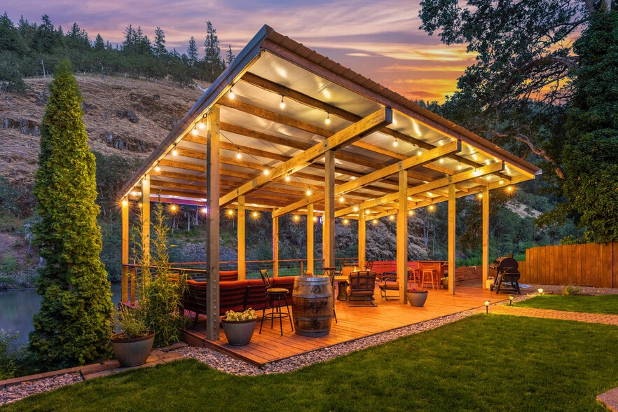 More Photos Of 218 2nd St, Klickitat Hotel For Sale