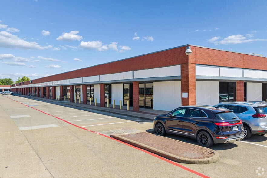 More Photos Of 2819-2929 Altamesa Blvd, Fort Worth Storefront For Lease