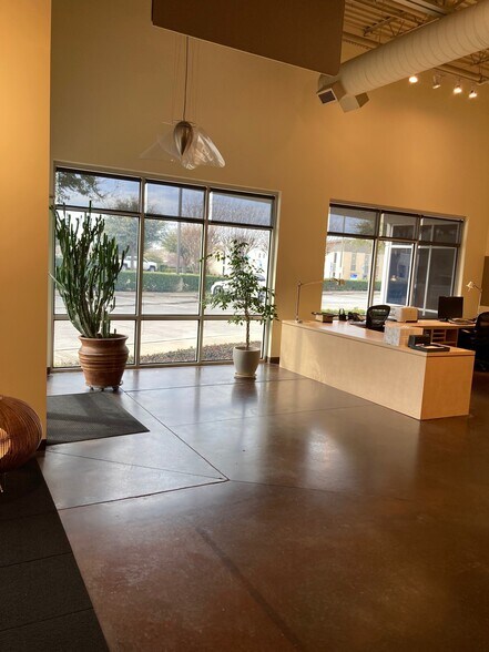 More Photos Of 4300 Marsh Ridge Rd, Carrollton Showroom For Sale