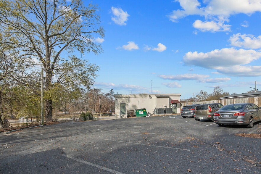 More Photos Of 336 Ray Ave, Fayetteville Office For Lease