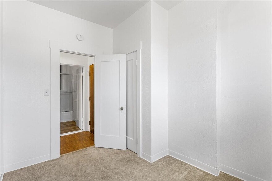 More Photos Of 498 25th St, Oakland Apartments For Sale