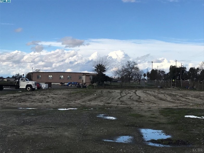 More Photos Of 11280 10 1/2 Ave, Hanford Service For Sale