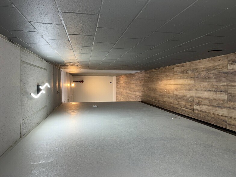 More Photos Of 4820-4834 Bissell Ave, Richmond Flex For Lease