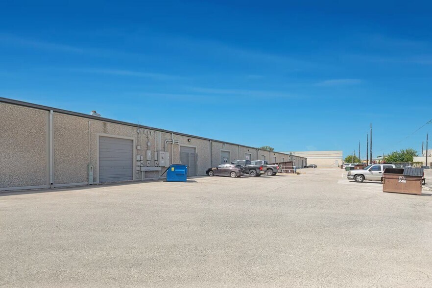 More Photos Of 9901 Broadway St, San Antonio Unknown For Lease