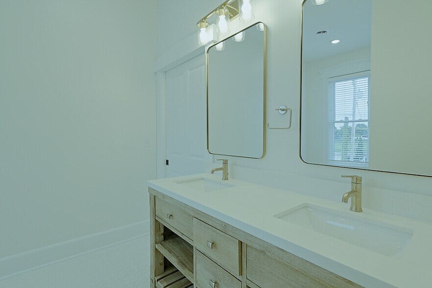 More Photos Of 26 N Short St, Troy Office For Lease