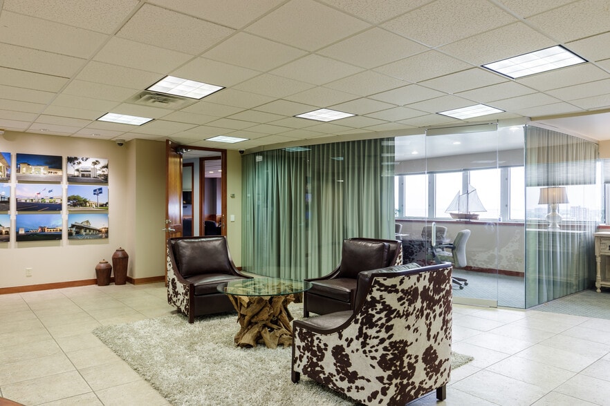 More Photos Of 500 N Water St, Corpus Christi Office For Lease