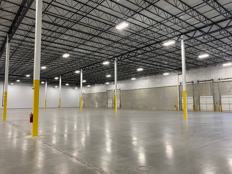 More Photos Of 321 Apple Valley Rd, Winchester Warehouse For Lease