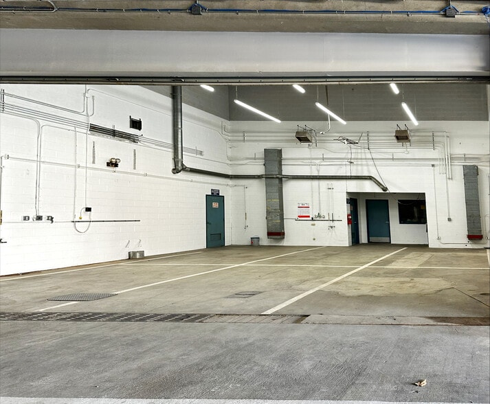 More Photos Of 460 W 5th St, San Pedro Parking Garage For Lease