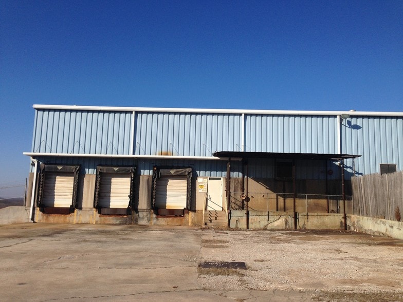 More Photos Of 400 N Harvey St, Seminole Manufacturing For Lease