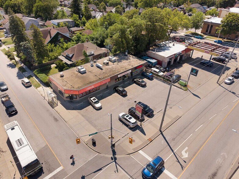 More Photos Of 1705 Wyandotte St W, Windsor Storefront For Sale
