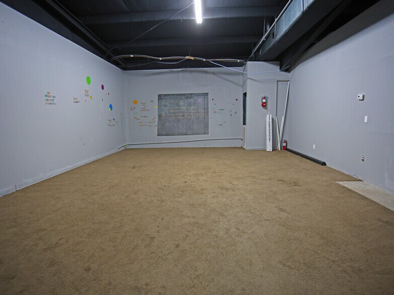 More Photos Of 3903 S Lamar Blvd, Oxford General Retail For Sale