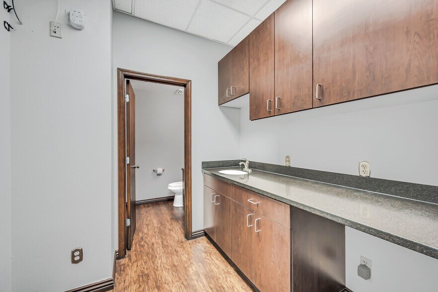 More Photos Of 145 E University Dr, Mesa Office For Lease