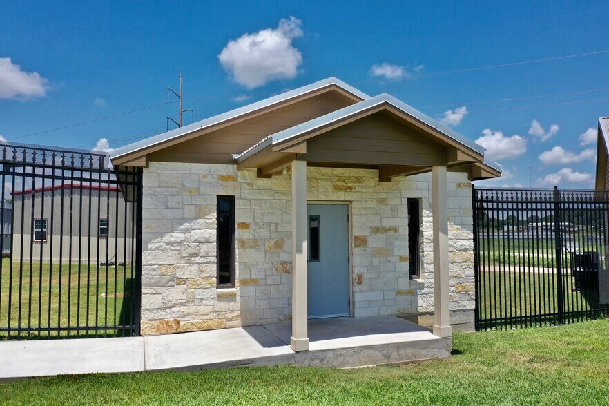 More Photos Of 4150 Highway 36 S, Brenham Shelter For Sale