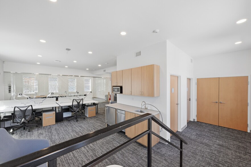 More Photos Of 40-42 Bank St, New London Storefront Retail Office For Lease