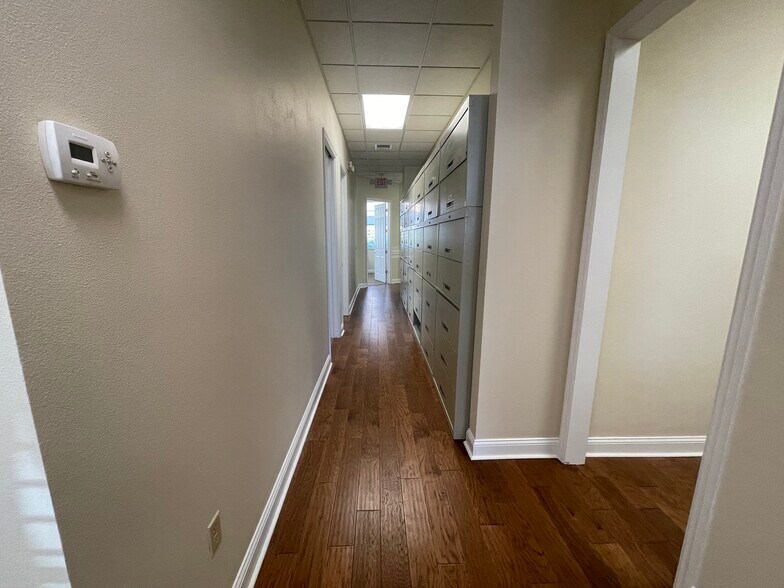 More Photos Of 220 W Main St, Tavares Office For Lease