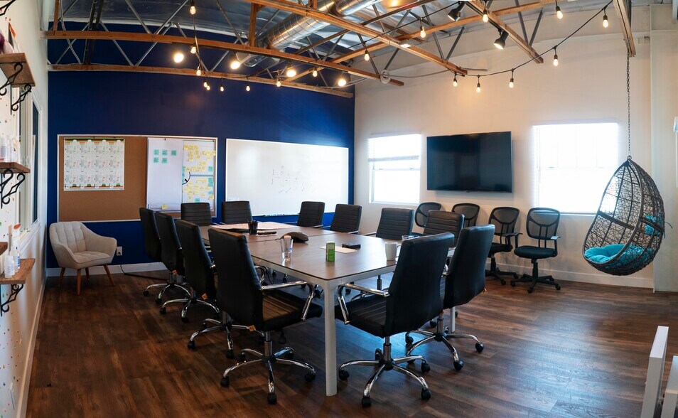 More Photos Of 8950-8956 Ellis Ave, Los Angeles Showroom For Lease