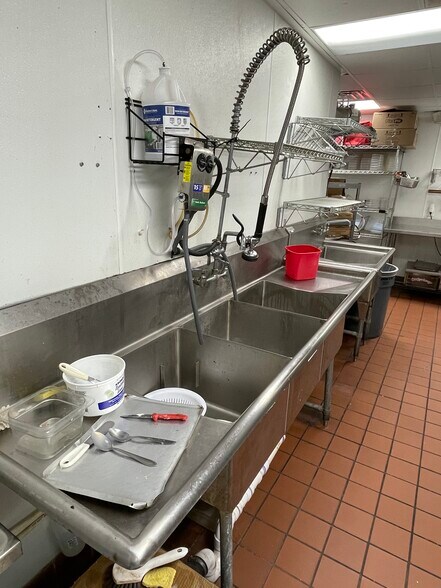 More Photos Of 156 E Carolina Ave, Hartsville Storefront Retail Residential For Lease