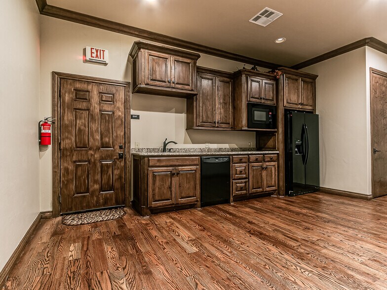 More Photos Of 2929 NW 156th St, Oklahoma City Office For Lease