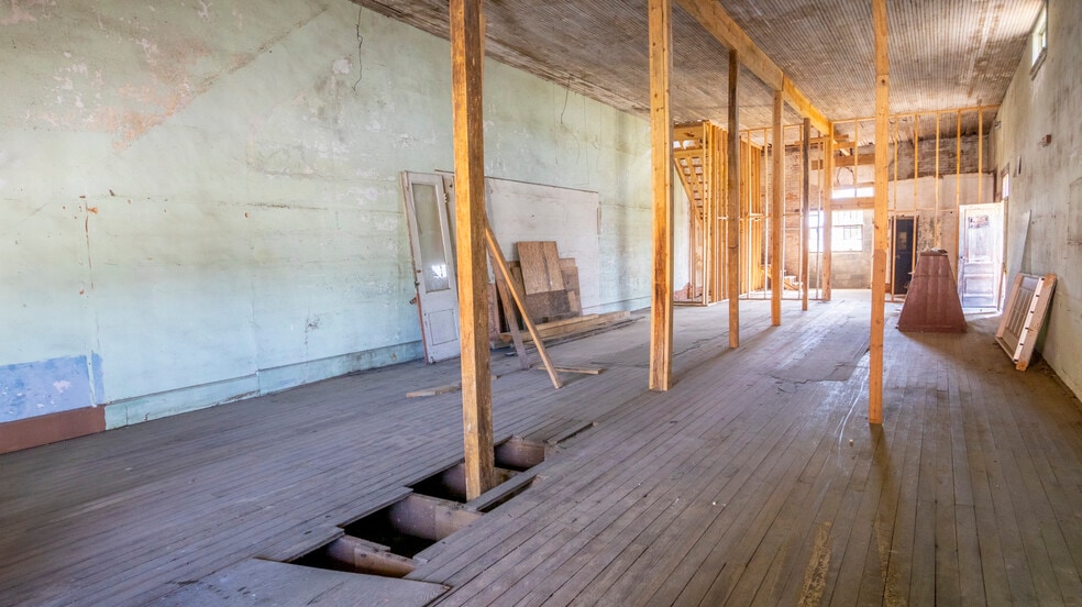 More Photos Of 82 Dromedary Street st, Woodbury Flex For Sale