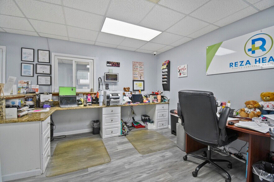 More Photos Of , Jacksonville Office For Sale