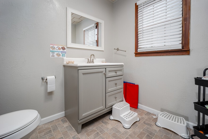 More Photos Of 605 Main st, Velma Religious Facility For Sale