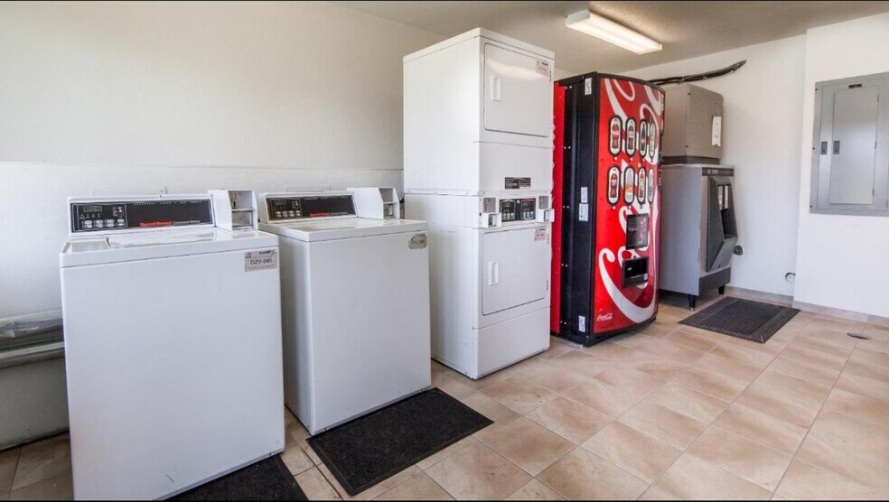 More Photos Of 11049 W Gateway Blvd, El Paso Hotel For Sale