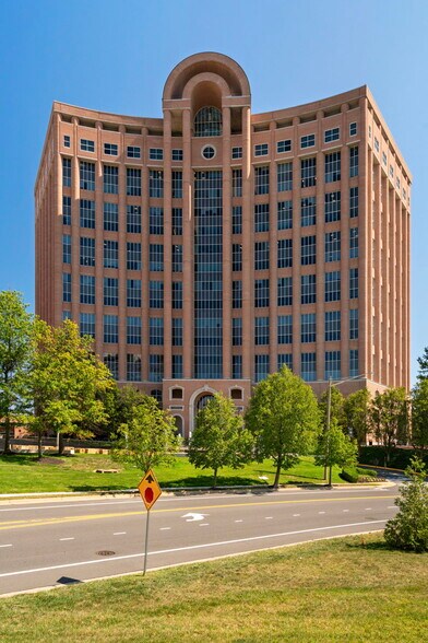 More Photos Of 8000 Towers Crescent Dr, Vienna Office For Lease