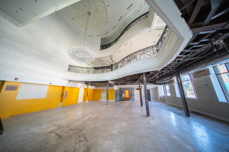 More Photos Of 400 S Main St, Royal Oak Storefront Retail Office For Sale