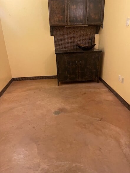 More Photos Of 73600 Alessandro Dr, Palm Desert Health Club For Sale