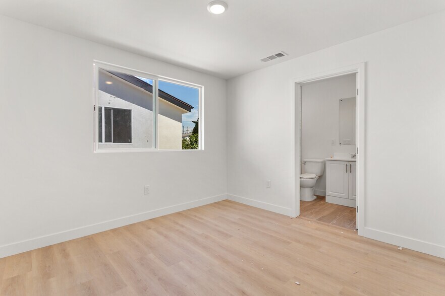 More Photos Of 707 W 80th St, Los Angeles Land For Sale