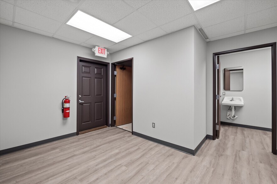More Photos Of 38765-38795 Mound Rd, Sterling Heights Medical For Lease