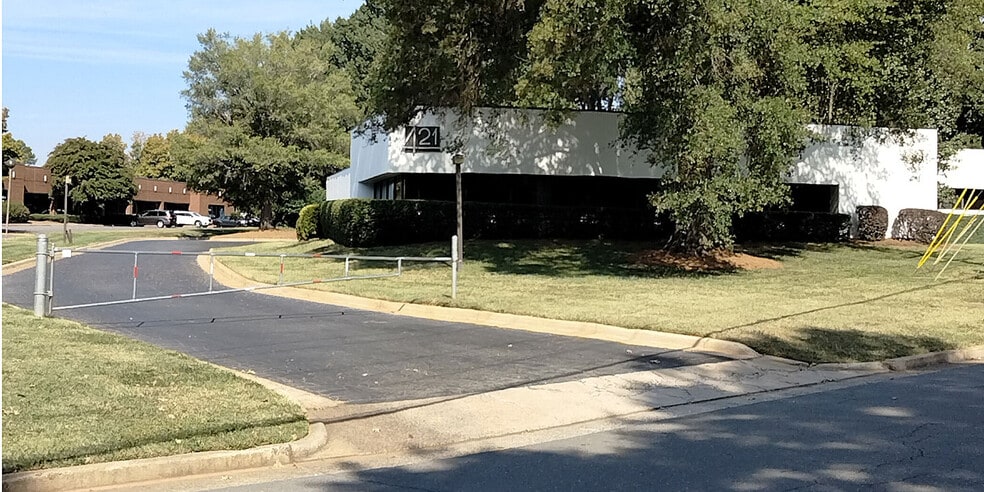 More Photos Of 421 Minuet Ln, Charlotte Office For Lease