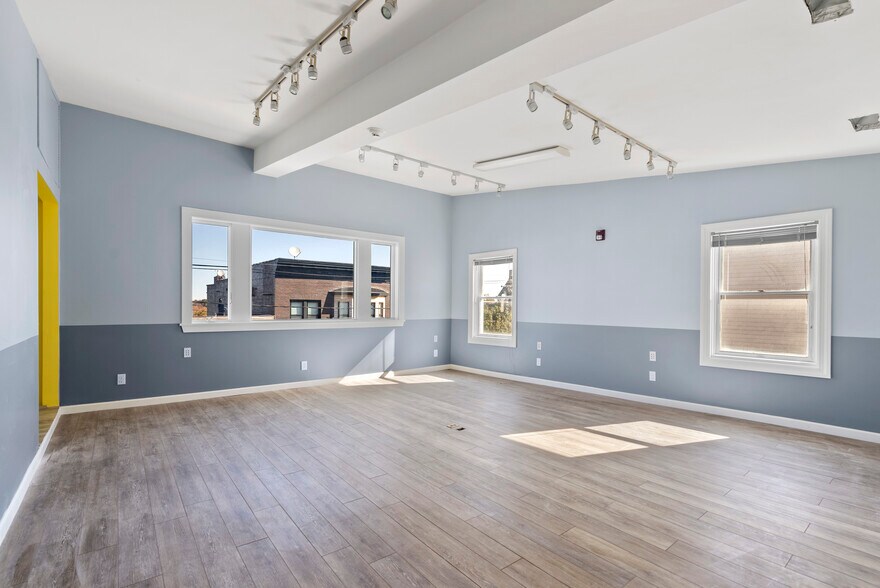 More Photos Of 170-172 Spring St, Newton Office For Sale