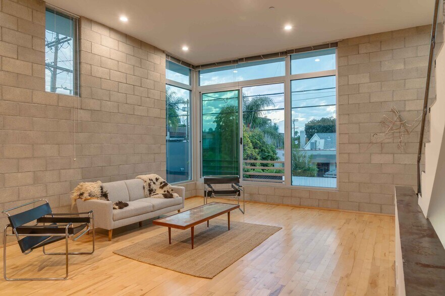 More Photos Of 717 N Highland Ave, Los Angeles Flex For Sale