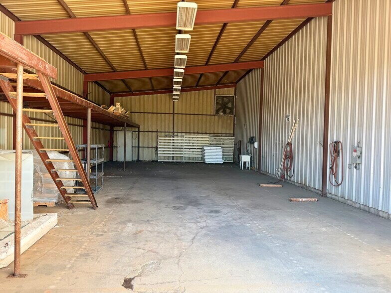 More Photos Of 464 Cool Jct, Millsap Manufacturing For Lease