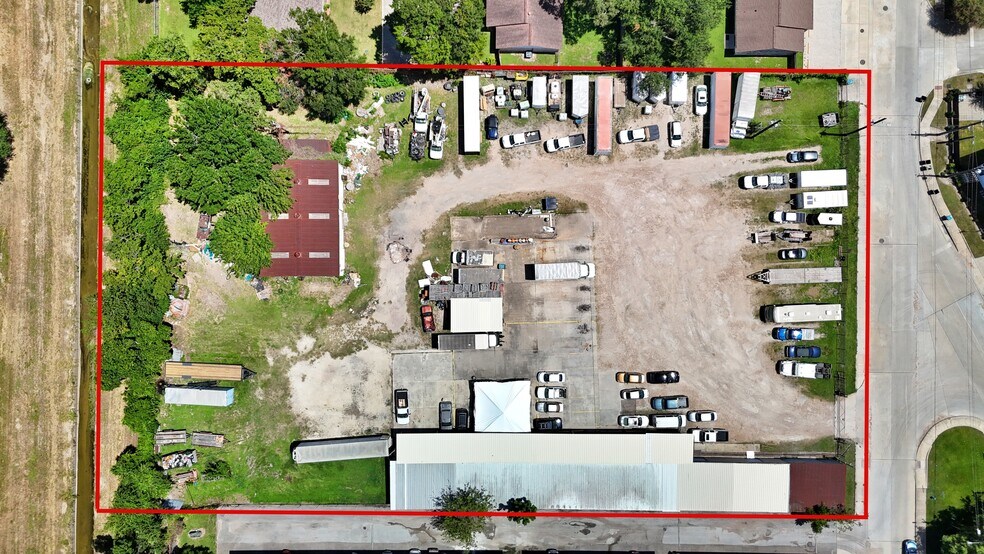More Photos Of 1915 Sherwood Forest St, Houston Warehouse For Sale