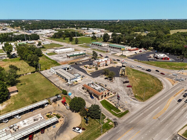 More Photos Of 419 N West Byp, Springfield Carwash For Sale