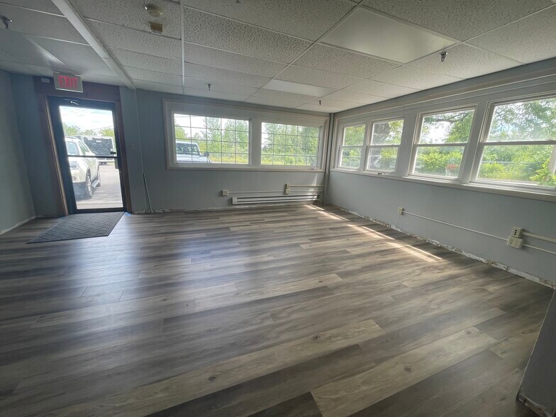 More Photos Of 102 Sharron Ave, Plattsburgh Warehouse For Lease