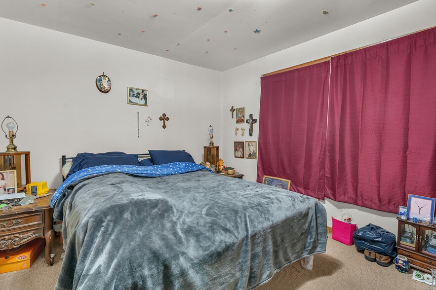 More Photos Of 6048 W 79th St, Burbank Multifamily For Sale