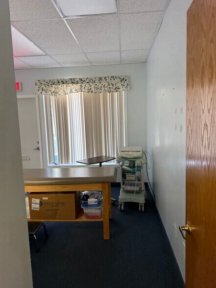 More Photos Of 1 Oxford Xing, New Hartford Medical For Lease