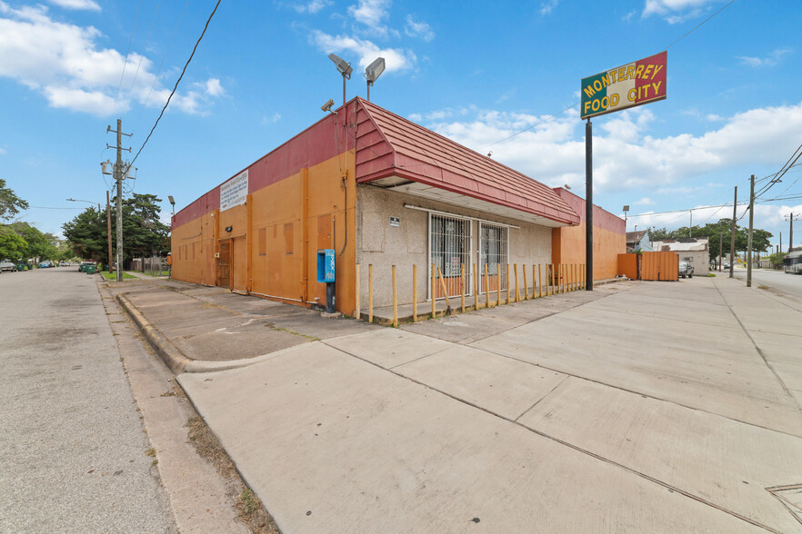 Primary Photo Of 1906 Chapman St, Houston Flex For Sale