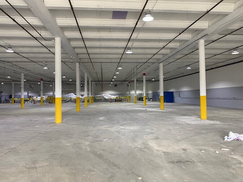 More Photos Of 2929 NW 73rd St, Miami Warehouse For Lease