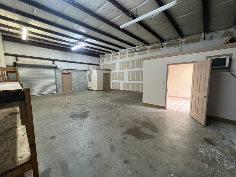 More Photos Of 7610 Industrial Ln, Tampa Warehouse For Lease