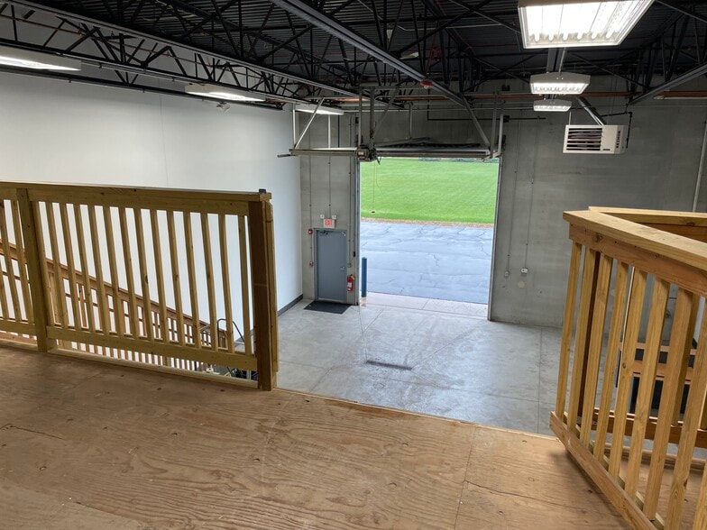 More Photos Of 101 Theodore Dr, Oswego Light Distribution For Lease