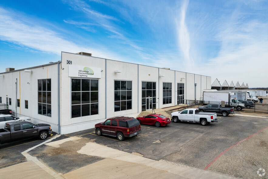 Primary Photo Of 301 E Risinger Rd, Fort Worth Distribution For Lease