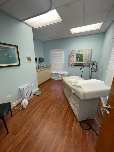 More Photos Of 5100 Bernard Dr, Roanoke Medical For Sale