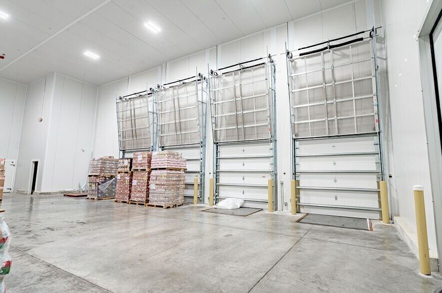 More Photos Of 11305 NW 122nd St, Miami Refrigeration Cold Storage For Lease
